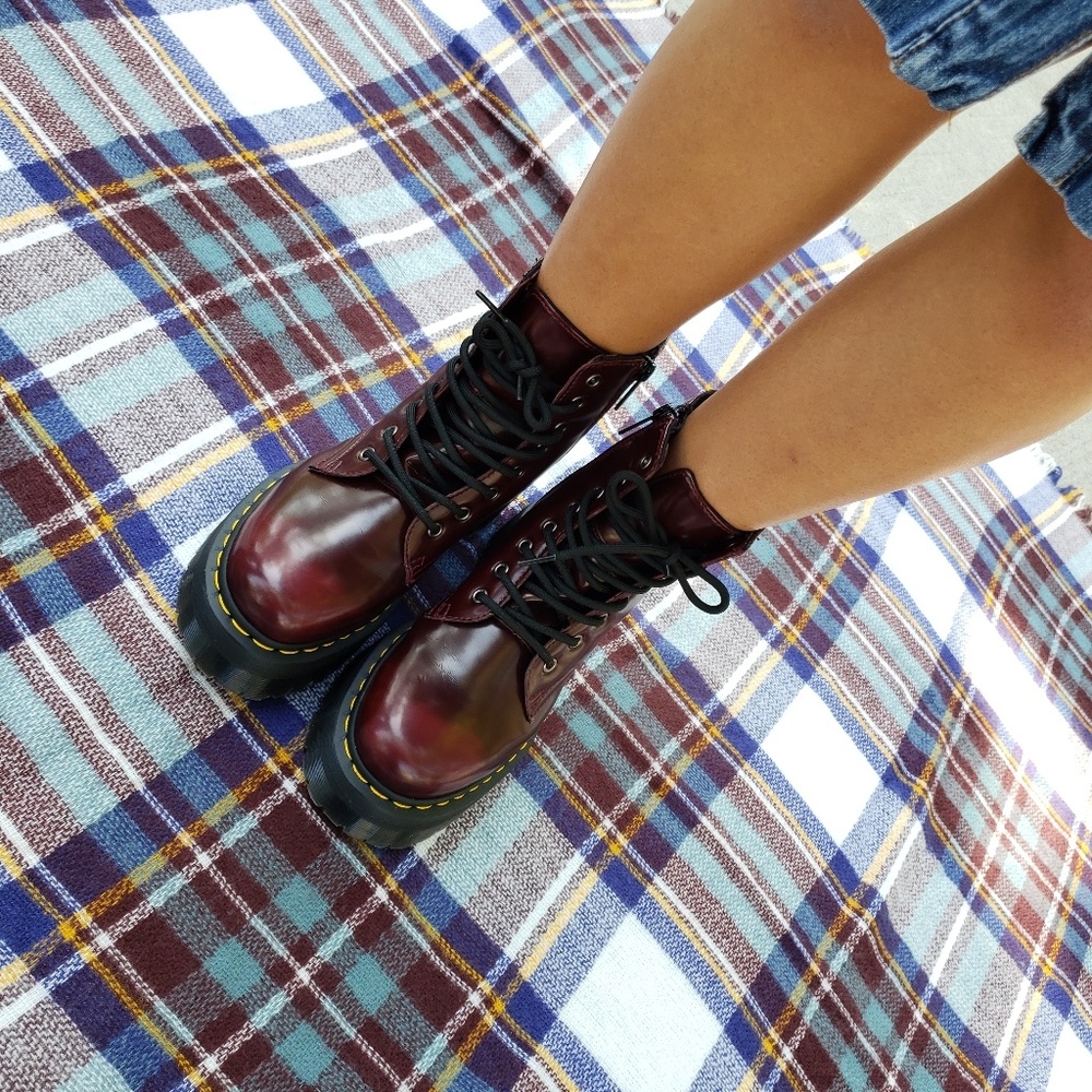 DR MARTENS CHERRY VEGAN JADON II